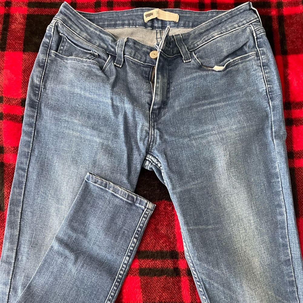 Classic slim Levi blue jeans